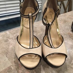 Jessica Simpson pumps